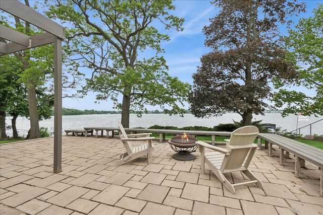 35 Lakeview Place, Lake Zurich, IL 60047