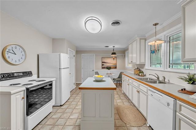 308 Country Club RD, Newport News, VA 23606