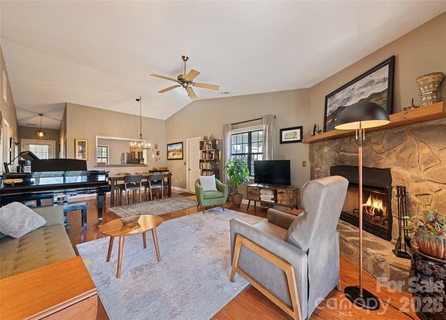 12 Willow View Drive, Franklin, NC 28734