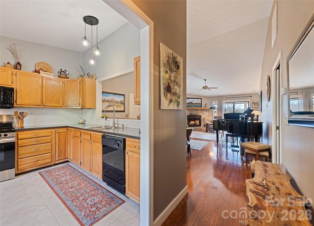 12 Willow View Drive, Franklin, NC 28734