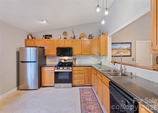 12 Willow View Drive, Franklin, NC 28734