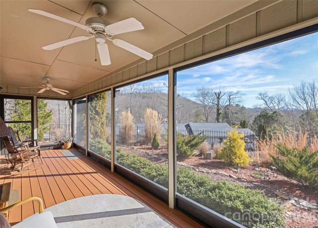 12 Willow View Drive, Franklin, NC 28734