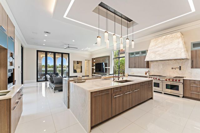 636 Hermitage Circle, Palm Beach Gardens, FL 33410