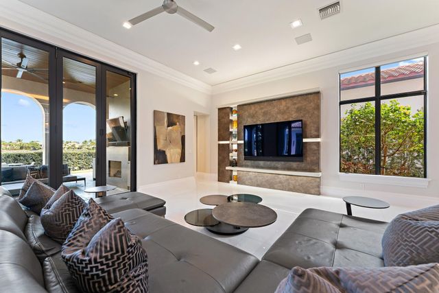 636 Hermitage Circle, Palm Beach Gardens, FL 33410