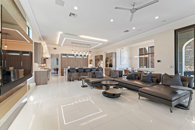 636 Hermitage Circle, Palm Beach Gardens, FL 33410