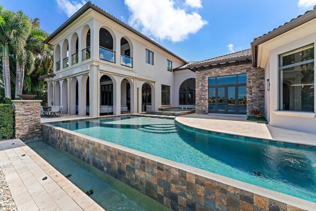 636 Hermitage Circle, Palm Beach Gardens, FL 33410