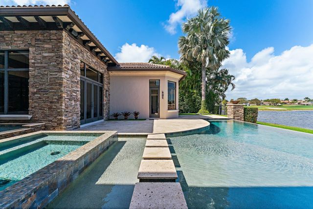 636 Hermitage Circle, Palm Beach Gardens, FL 33410