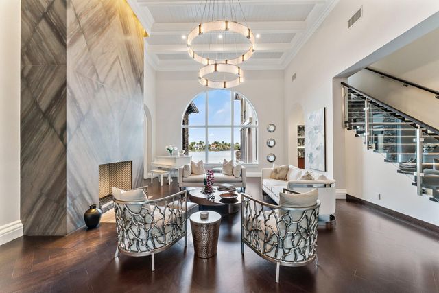 636 Hermitage Circle, Palm Beach Gardens, FL 33410