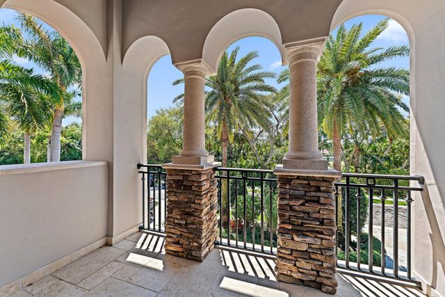 636 Hermitage Circle, Palm Beach Gardens, FL 33410