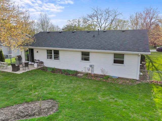 815 Carriage Drive, Algonquin, IL 60102