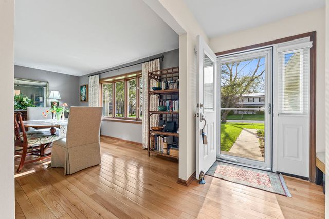 815 Carriage Drive, Algonquin, IL 60102