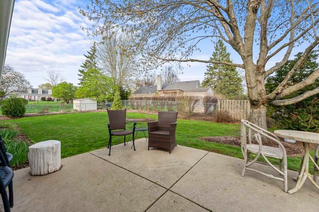 815 Carriage Drive, Algonquin, IL 60102