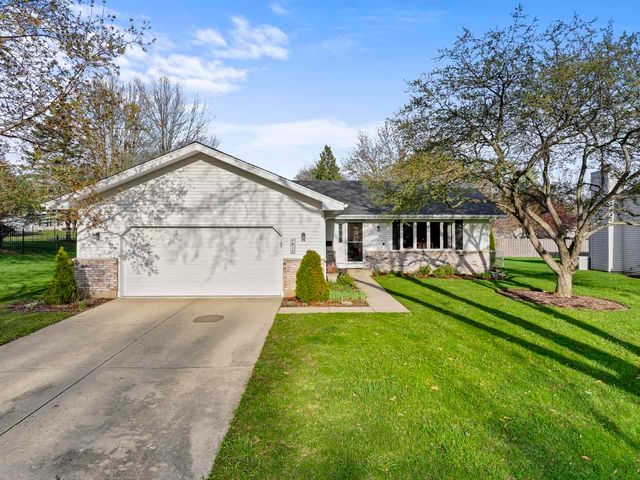 815 Carriage Drive, Algonquin, IL 60102