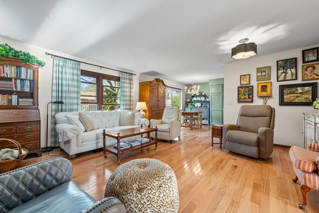 815 Carriage Drive, Algonquin, IL 60102