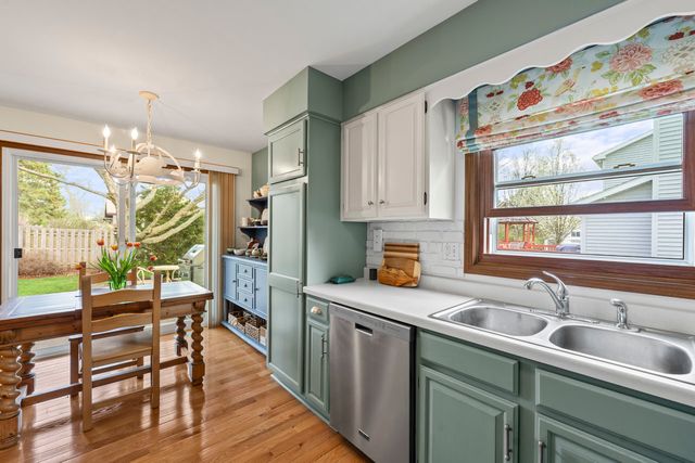 815 Carriage Drive, Algonquin, IL 60102