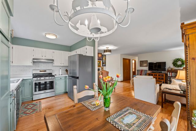 815 Carriage Drive, Algonquin, IL 60102