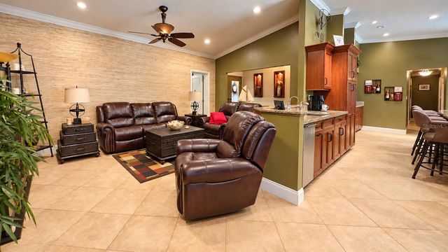 1040 ROSETREE LN, Tarpon Springs, FL 34689