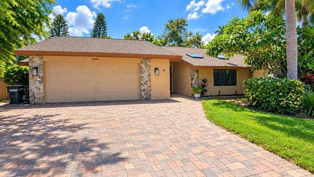1040 ROSETREE LN, Tarpon Springs, FL 34689