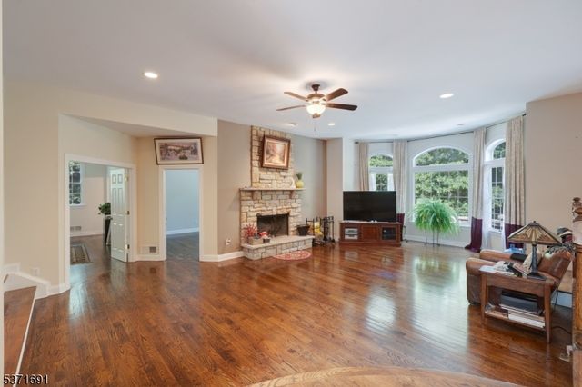 32 Four Bridges Rd, Chester Twp., NJ 07930