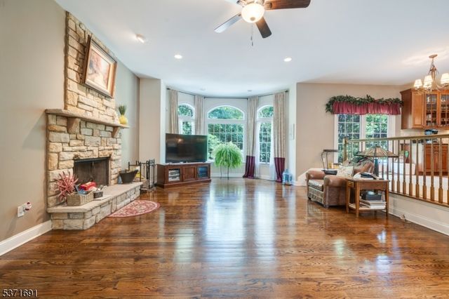 32 Four Bridges Rd, Chester Twp., NJ 07930