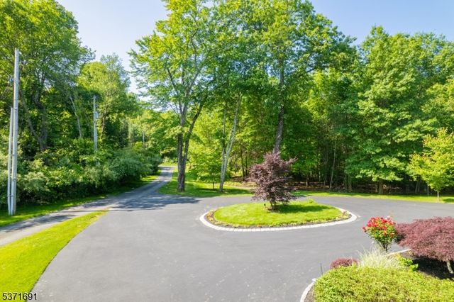 32 Four Bridges Rd, Chester Twp., NJ 07930