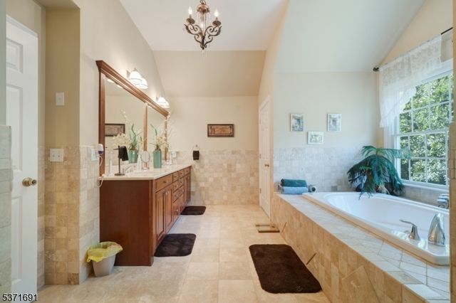 32 Four Bridges Rd, Chester Twp., NJ 07930