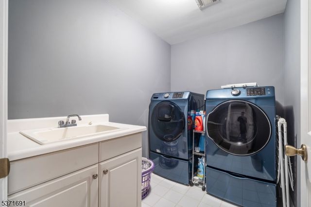 32 Four Bridges Rd, Chester Twp., NJ 07930