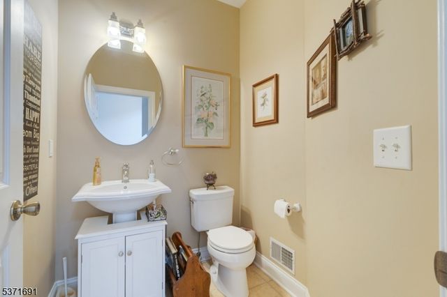 32 Four Bridges Rd, Chester Twp., NJ 07930