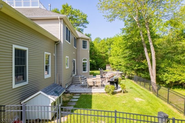 32 Four Bridges Rd, Chester Twp., NJ 07930