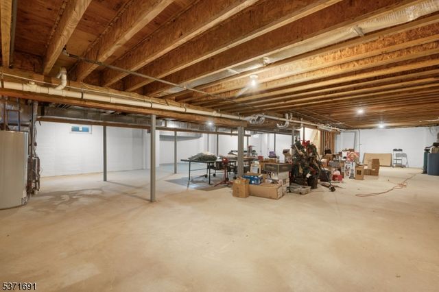 32 Four Bridges Rd, Chester Twp., NJ 07930