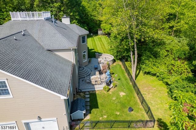 32 Four Bridges Rd, Chester Twp., NJ 07930