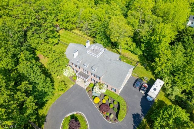 32 Four Bridges Rd, Chester Twp., NJ 07930