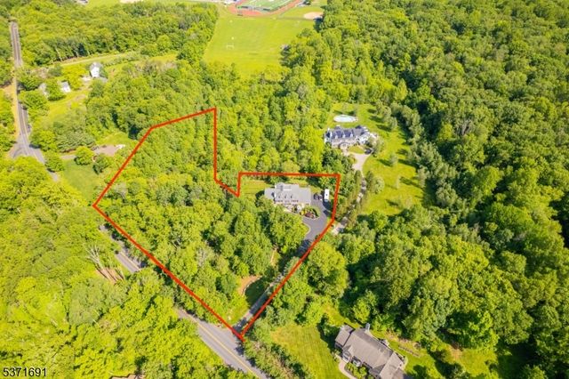 32 Four Bridges Rd, Chester Twp., NJ 07930