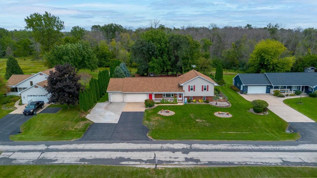 N1576 EVENING STAR DRIVE, Greenville, WI 54942