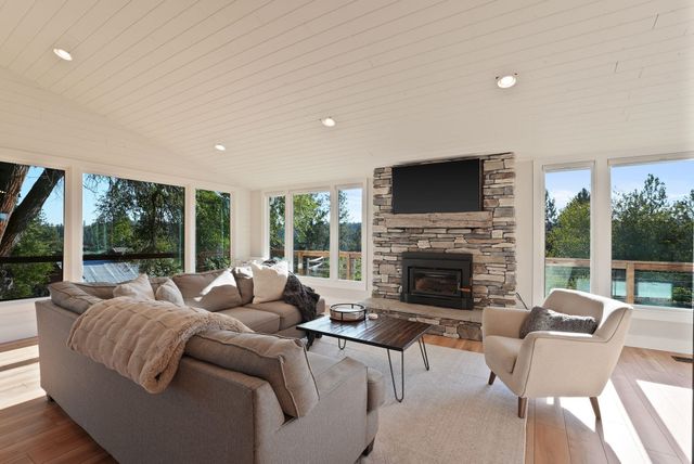 2206 E Pine Hill Ln, Spokane, WA 99244