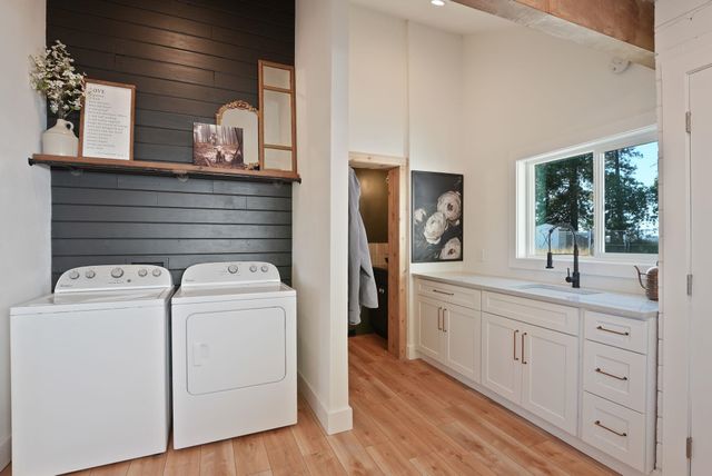 2206 E Pine Hill Ln, Spokane, WA 99244