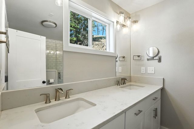 2206 E Pine Hill Ln, Spokane, WA 99244