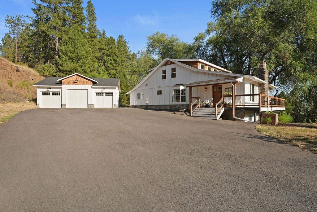 2206 E Pine Hill Ln, Spokane, WA 99244