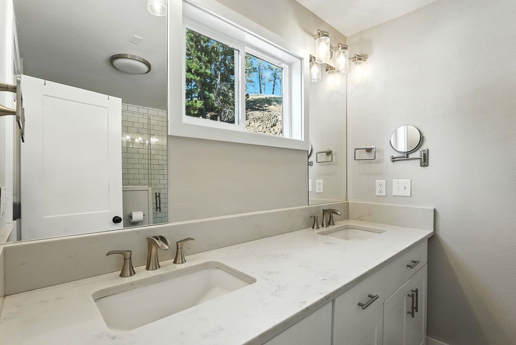 2206 E Pine Hill Ln, Spokane, WA 99244 photo 9