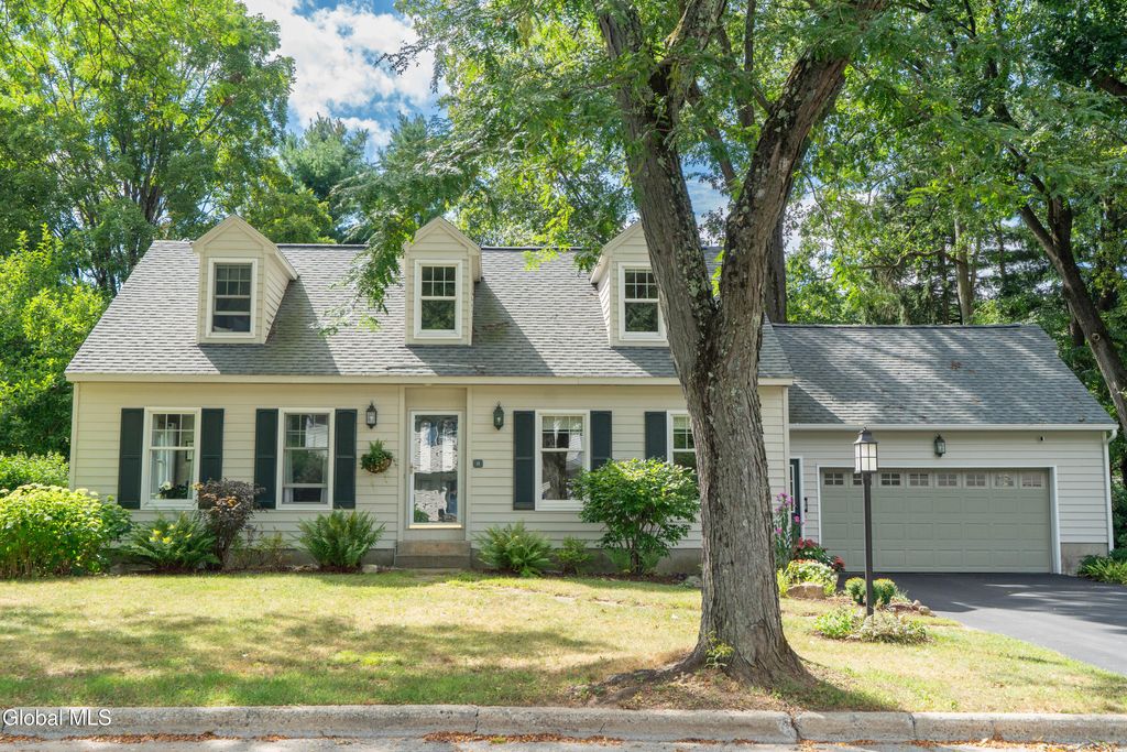 11 Wedgewood Drive, Saratoga Springs, Inside, NY 12866