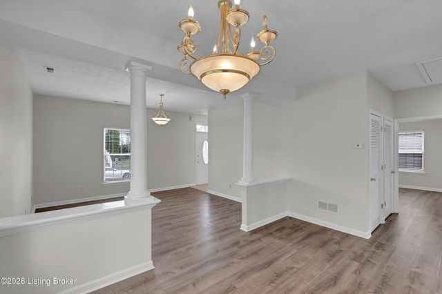 1614 Lois Morris Dr, Louisville, KY 40211