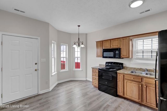 1614 Lois Morris Dr, Louisville, KY 40211