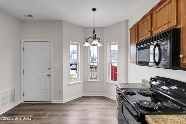 1614 Lois Morris Dr, Louisville, KY 40211