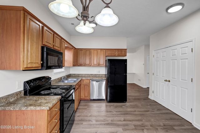 1614 Lois Morris Dr, Louisville, KY 40211