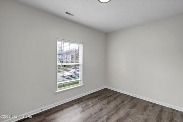 1614 Lois Morris Dr, Louisville, KY 40211