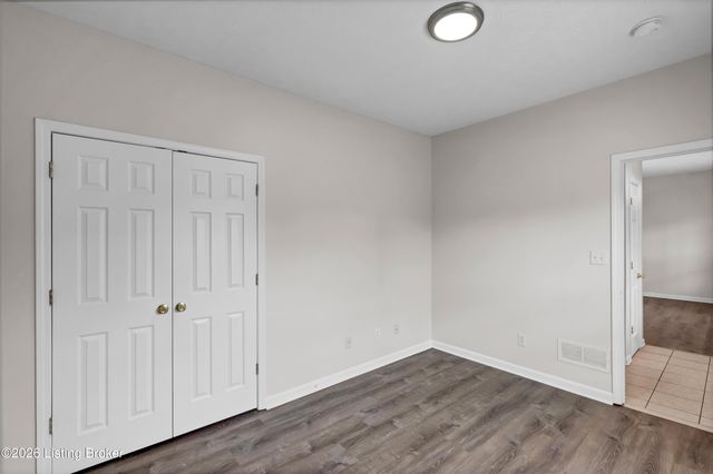 1614 Lois Morris Dr, Louisville, KY 40211