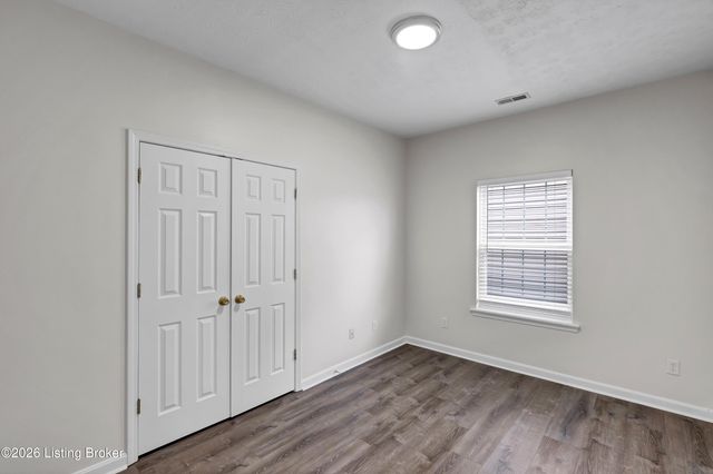 1614 Lois Morris Dr, Louisville, KY 40211