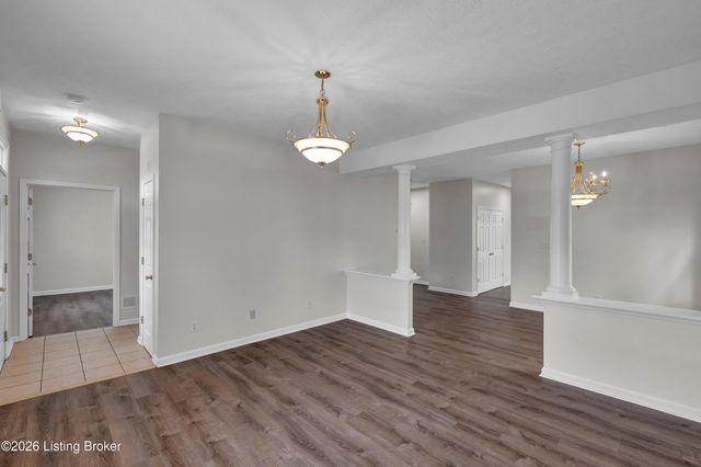 1614 Lois Morris Dr, Louisville, KY 40211