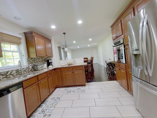 52 Phelps St, Marlborough, MA 01752