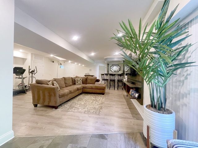 52 Phelps St, Marlborough, MA 01752